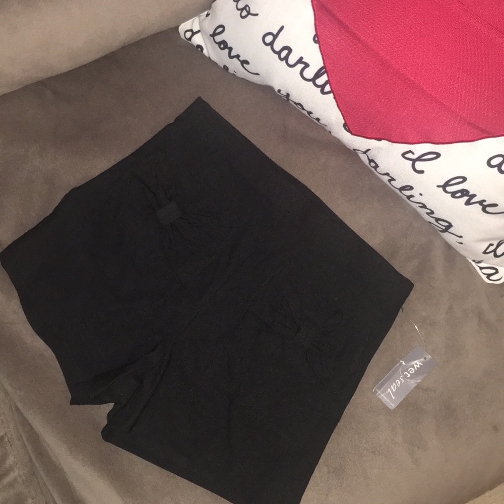 NWT black shorts with front bow pockets!